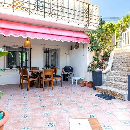 Beachfront Bliss: A Pie De Playa Vakantiehuis Alicante