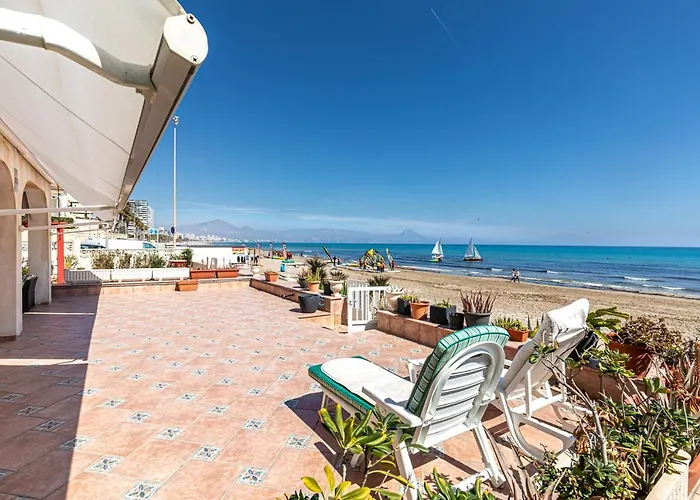 Beachfront Bliss: A Pie De Playa Vakantiehuis