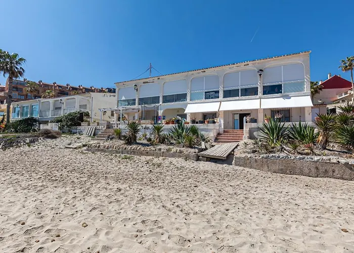 Beachfront Bliss: A Pie De Playa Vakantiehuis Alicante