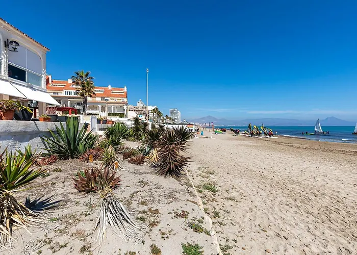 Hébergement de vacances Beachfront Bliss: A Pie De Playa *
